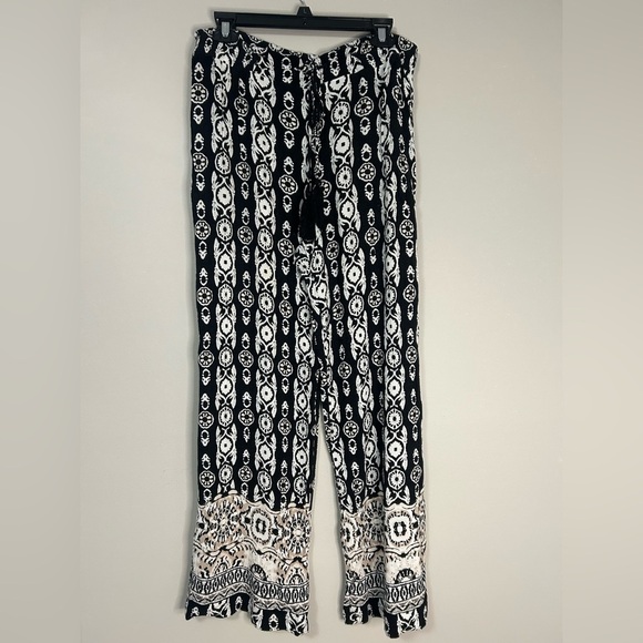 Cato Pants - Cato Women’s Black and White Patterned Women's Pants, Size L